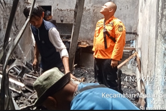 Puing-puing rumah Hakim Medan Yang dibakar otk (Foto Ist/pnc)